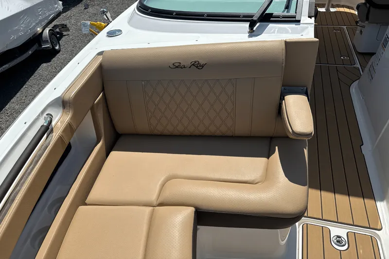 Slide: The Image of Sea Ray SLX 310 Outboard 2025 - 102