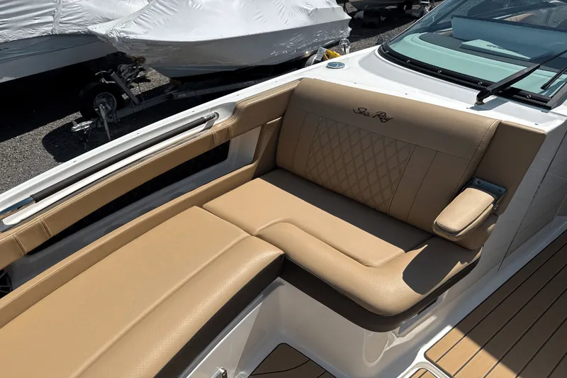 Slide: The Image of Sea Ray SLX 310 Outboard 2025 - 104