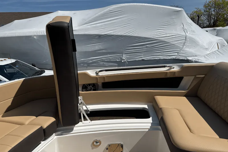 Slide: The Image of Sea Ray SLX 310 Outboard 2025 - 105