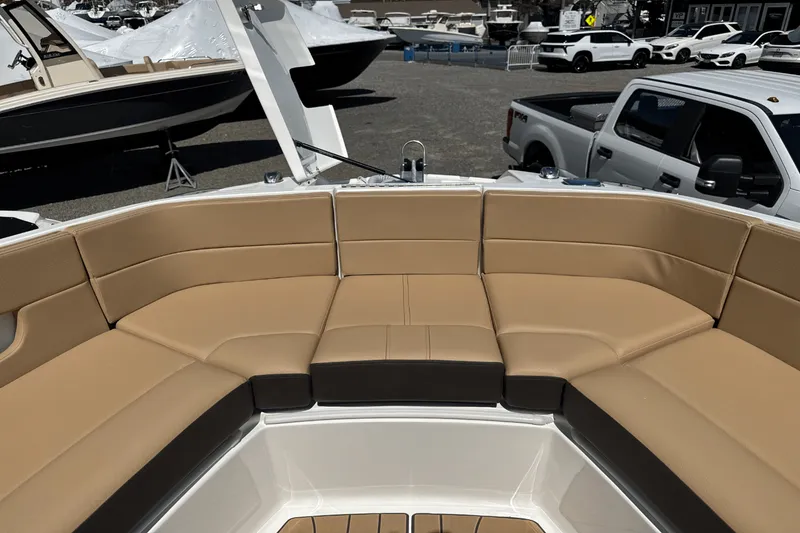 Slide: The Image of Sea Ray SLX 310 Outboard 2025 - 106