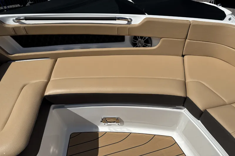 Slide: The Image of Sea Ray SLX 310 Outboard 2025 - 110