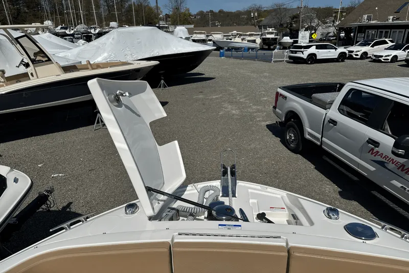 Slide: The Image of Sea Ray SLX 310 Outboard 2025 - 113