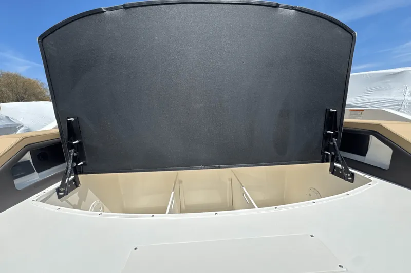 Slide: The Image of Sea Ray SLX 310 Outboard 2025 - 13