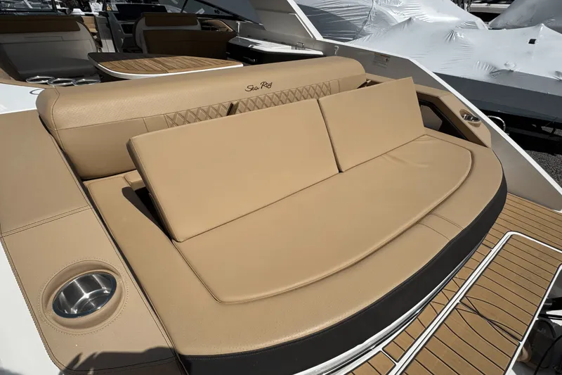 Slide: The Image of Sea Ray SLX 310 Outboard 2025 - 15