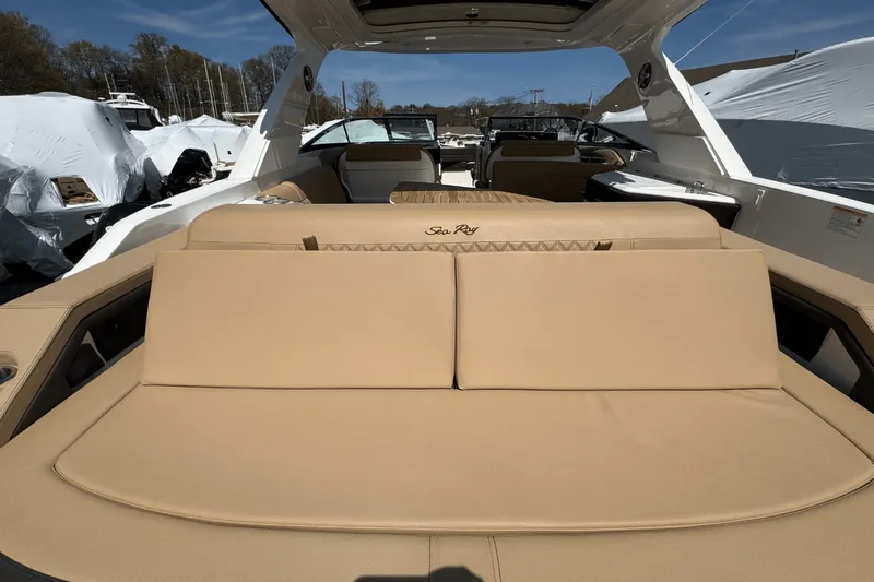 Slide: The Image of Sea Ray SLX 310 Outboard 2025 - 16