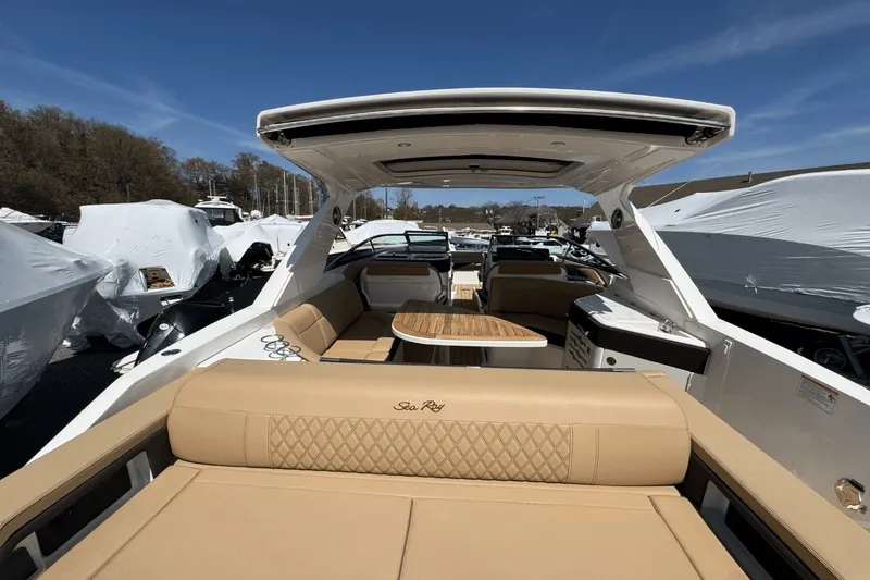 Slide: The Image of Sea Ray SLX 310 Outboard 2025 - 17