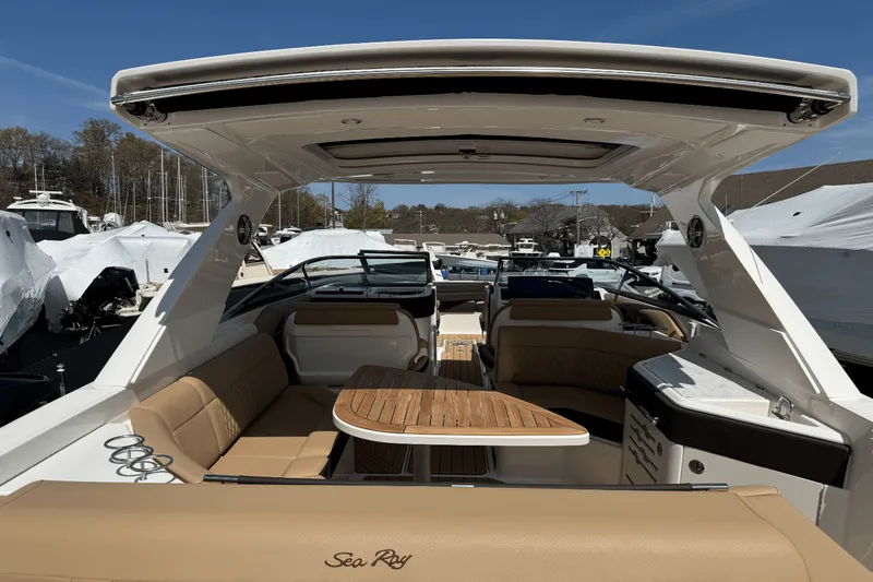 Slide: The Image of Sea Ray SLX 310 Outboard 2025 - 18