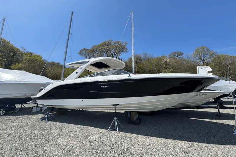 Slide: The Image of Sea Ray SLX 310 Outboard 2025 - 2