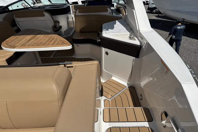 Slide: The Image of Sea Ray SLX 310 Outboard 2025 - 22