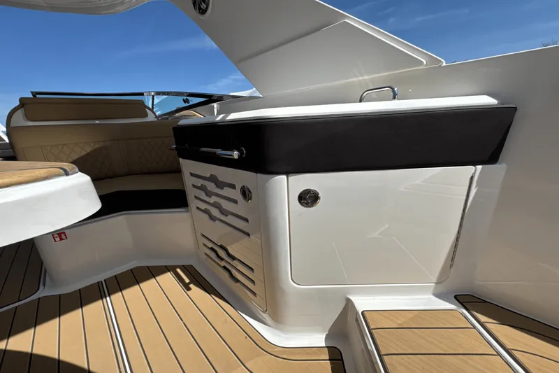 Slide: The Image of Sea Ray SLX 310 Outboard 2025 - 26