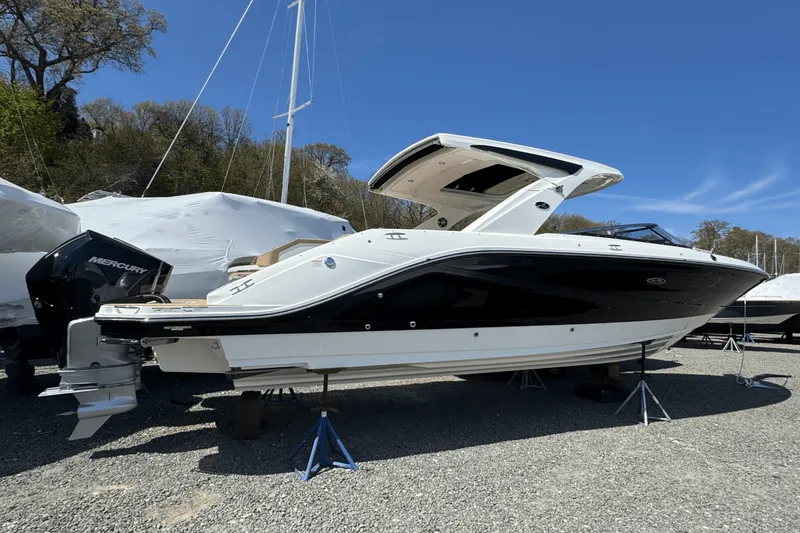 Slide: The Image of Sea Ray SLX 310 Outboard 2025 - 3