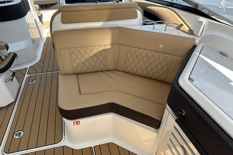 Slide: The Image of Sea Ray SLX 310 Outboard 2025 - 36