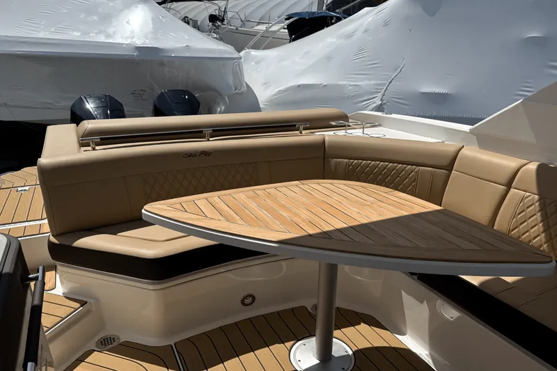 Slide: The Image of Sea Ray SLX 310 Outboard 2025 - 38