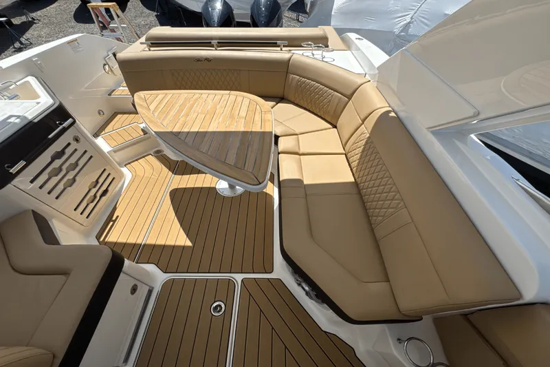 Slide: The Image of Sea Ray SLX 310 Outboard 2025 - 42