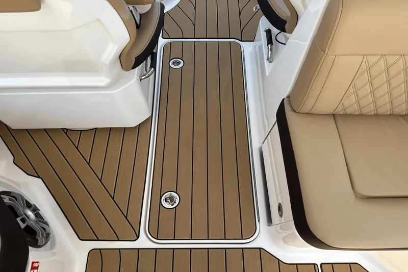 Slide: The Image of Sea Ray SLX 310 Outboard 2025 - 44