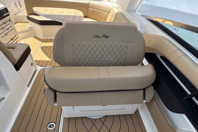 Slide: The Image of Sea Ray SLX 310 Outboard 2025 - 46