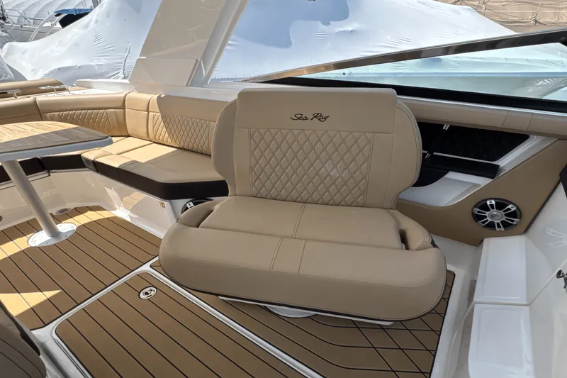 Slide: The Image of Sea Ray SLX 310 Outboard 2025 - 48