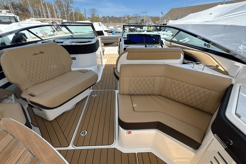 Slide: The Image of Sea Ray SLX 310 Outboard 2025 - 50