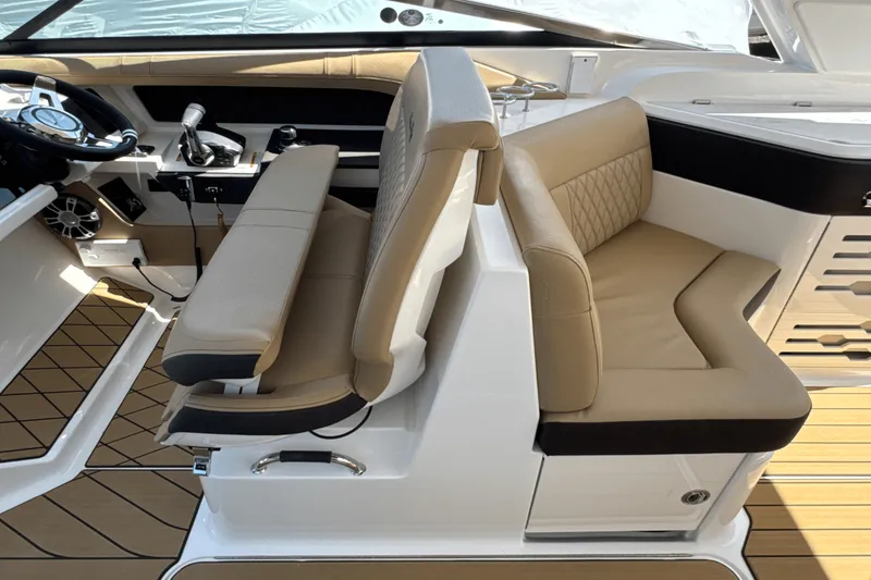 Slide: The Image of Sea Ray SLX 310 Outboard 2025 - 54