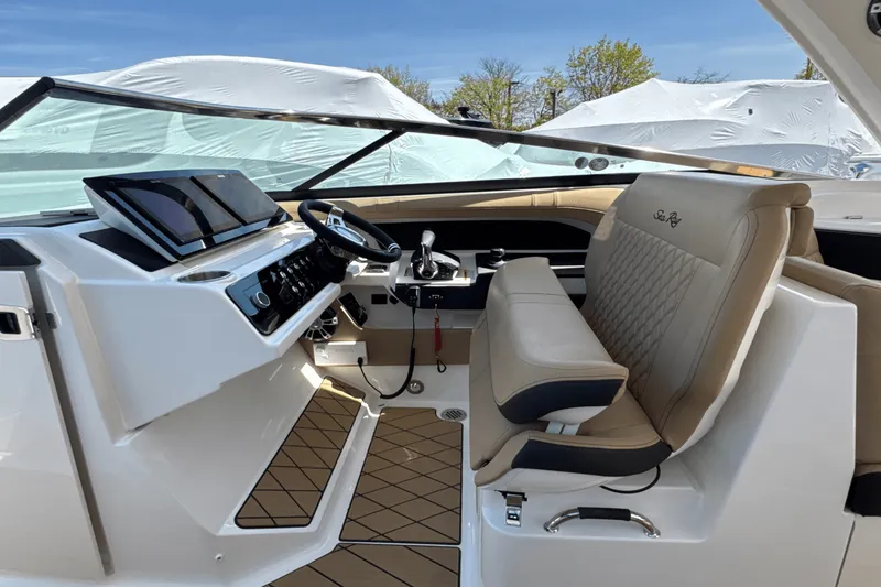 Slide: The Image of Sea Ray SLX 310 Outboard 2025 - 55