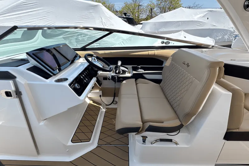 Slide: The Image of Sea Ray SLX 310 Outboard 2025 - 56