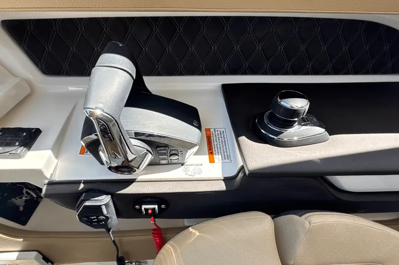 Slide: The Image of Sea Ray SLX 310 Outboard 2025 - 59