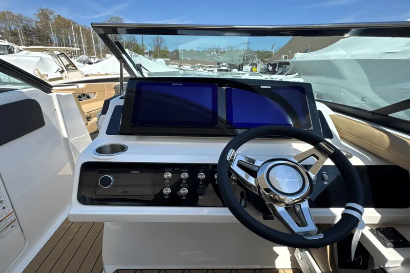 Slide: The Image of Sea Ray SLX 310 Outboard 2025 - 61