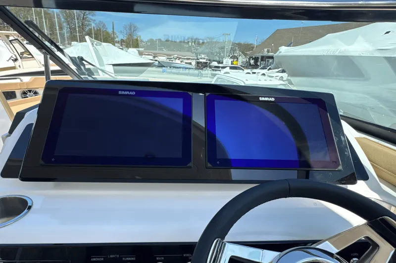 Slide: The Image of Sea Ray SLX 310 Outboard 2025 - 63