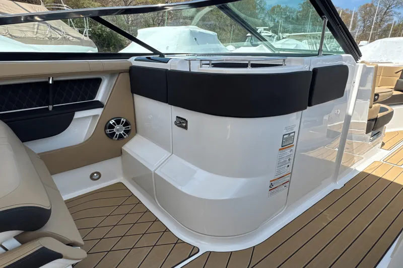 Slide: The Image of Sea Ray SLX 310 Outboard 2025 - 67