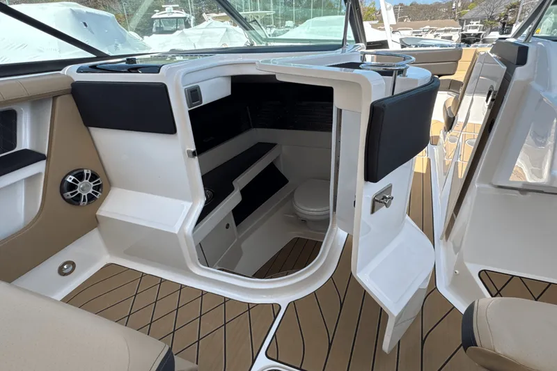 Slide: The Image of Sea Ray SLX 310 Outboard 2025 - 71