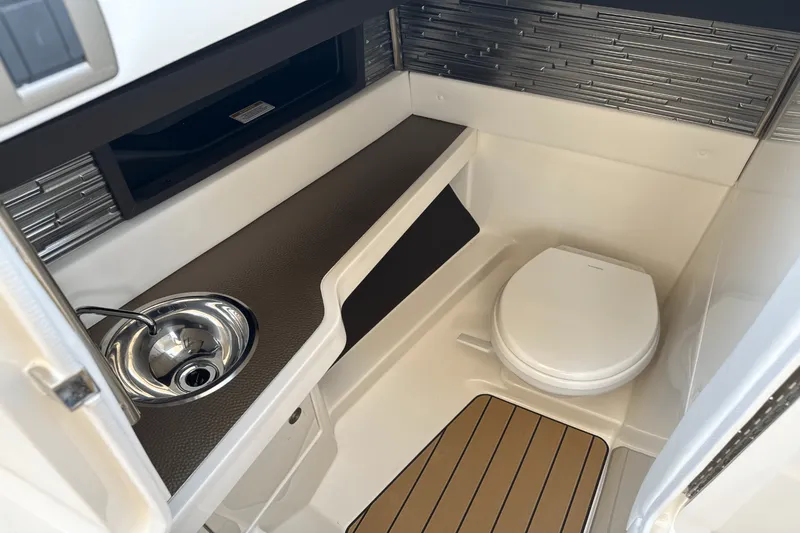 Slide: The Image of Sea Ray SLX 310 Outboard 2025 - 75