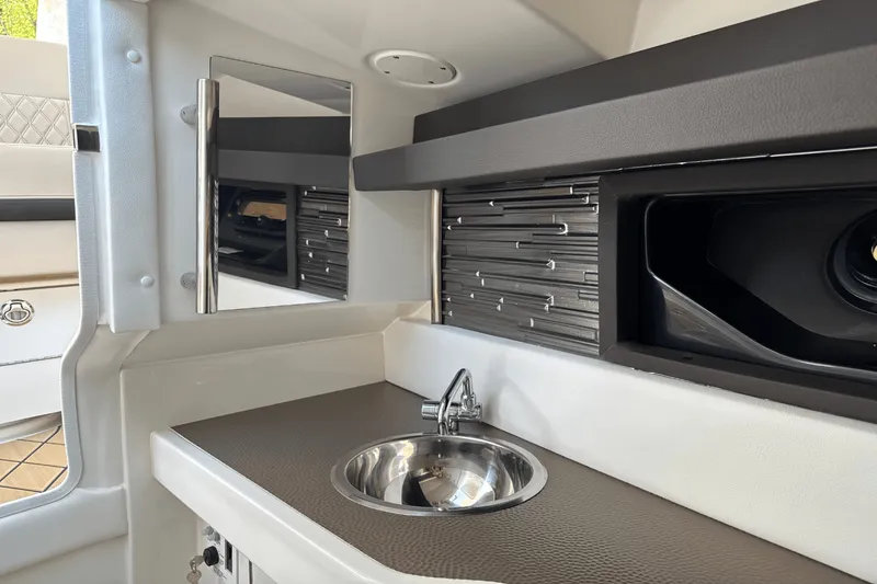 Slide: The Image of Sea Ray SLX 310 Outboard 2025 - 76