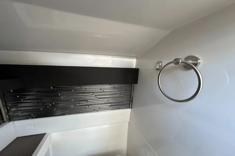 Slide: The Image of Sea Ray SLX 310 Outboard 2025 - 79