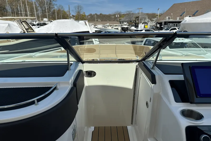 Slide: The Image of Sea Ray SLX 310 Outboard 2025 - 85