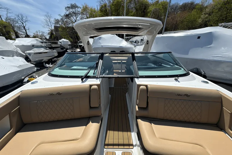 Slide: The Image of Sea Ray SLX 310 Outboard 2025 - 86