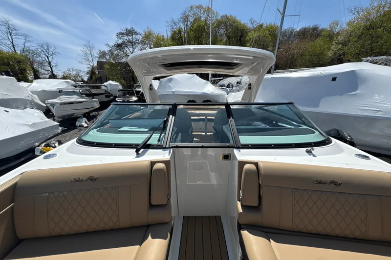 Slide: The Image of Sea Ray SLX 310 Outboard 2025 - 88