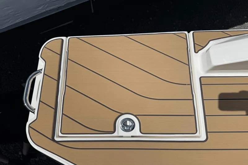 Slide: The Image of Sea Ray SLX 310 Outboard 2025 - 9