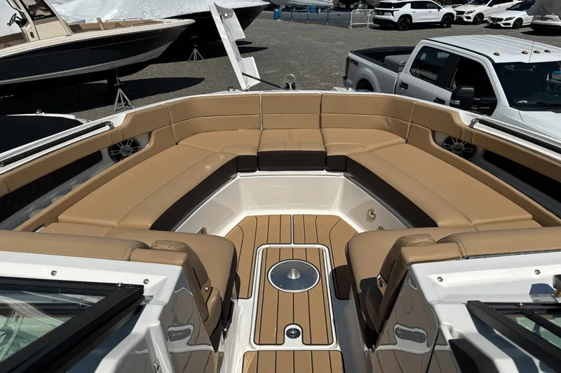 Slide: The Image of Sea Ray SLX 310 Outboard 2025 - 90