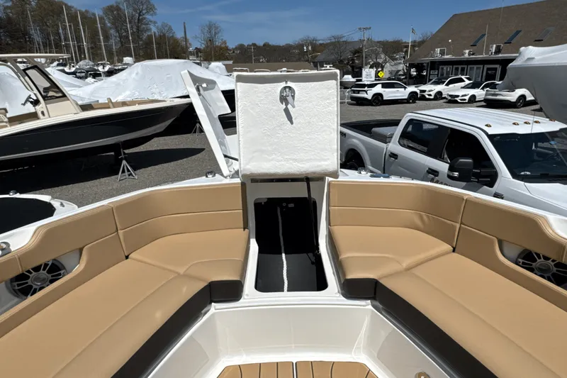 Slide: The Image of Sea Ray SLX 310 Outboard 2025 - 94