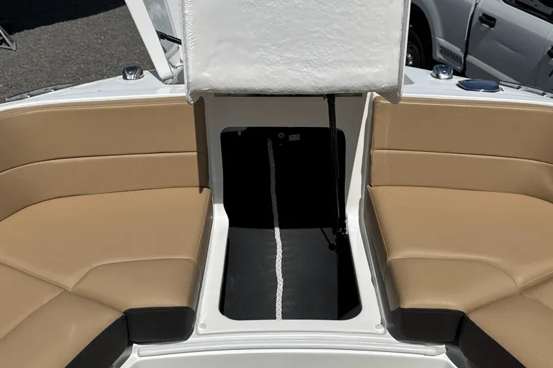 Slide: The Image of Sea Ray SLX 310 Outboard 2025 - 95