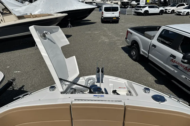Slide: The Image of Sea Ray SLX 310 Outboard 2025 - 97
