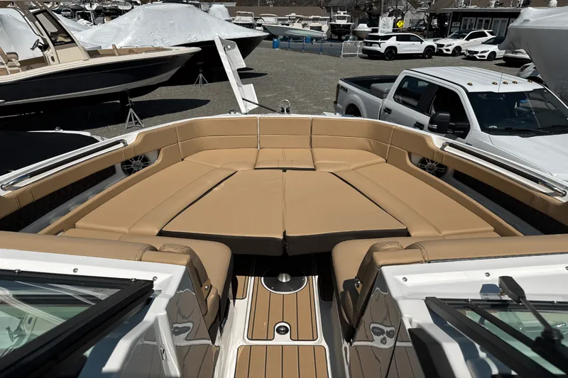 Slide: The Image of Sea Ray SLX 310 Outboard 2025 - 98