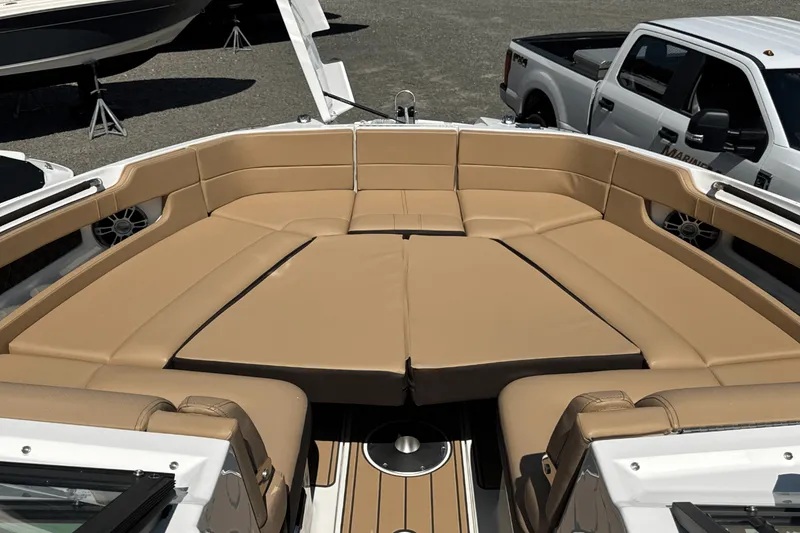 Slide: The Image of Sea Ray SLX 310 Outboard 2025 - 99