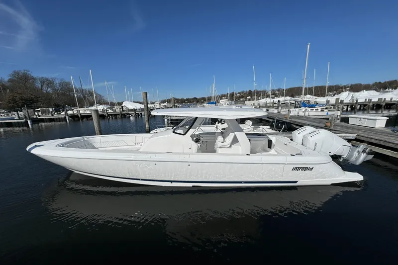 Slide: The Image of Intrepid 345 NOMAD SE 2025 - 1