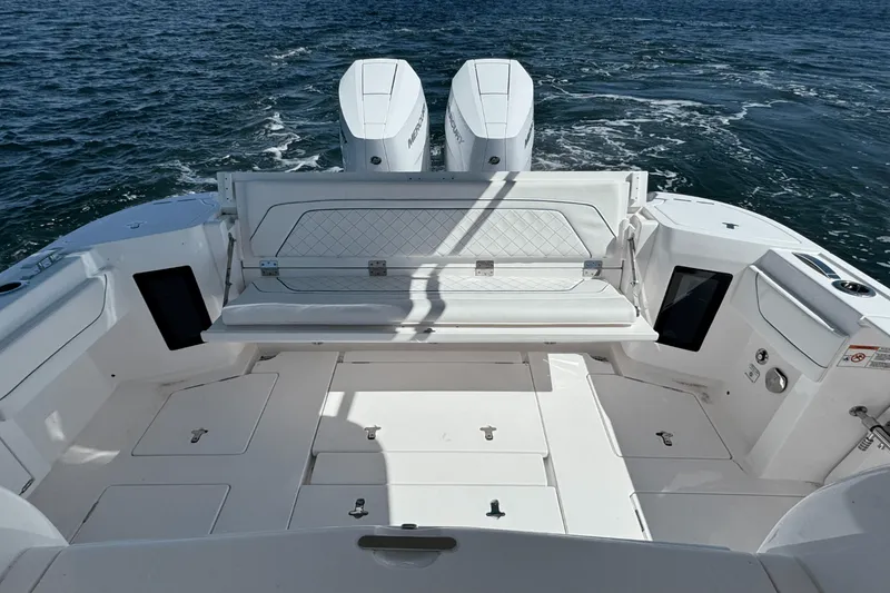 Slide: The Image of Intrepid 345 NOMAD SE 2025 - 12