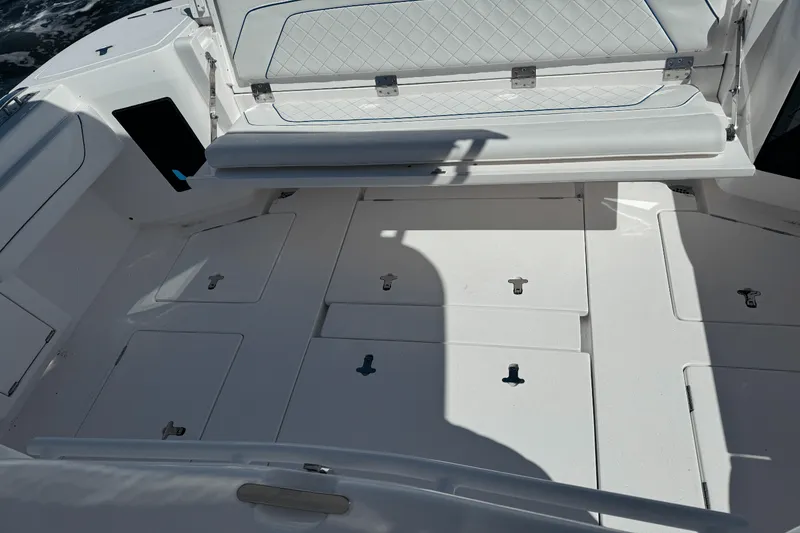 Slide: The Image of Intrepid 345 NOMAD SE 2025 - 13