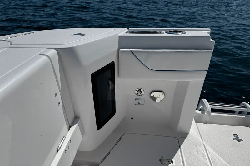 Slide: The Image of Intrepid 345 NOMAD SE 2025 - 18