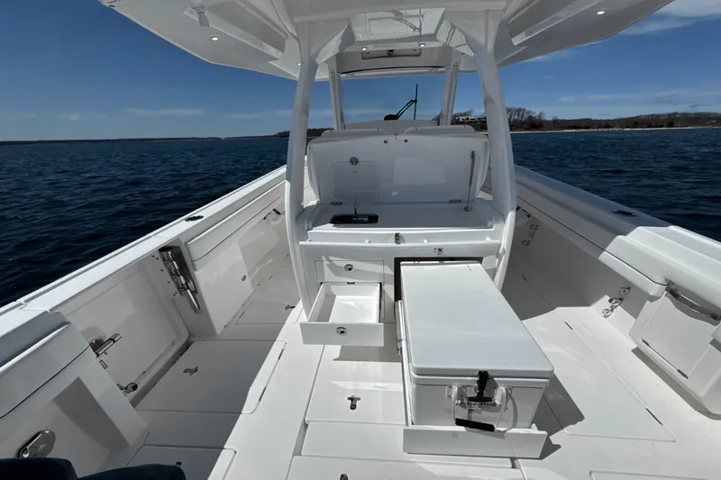 Slide: The Image of Intrepid 345 NOMAD SE 2025 - 21