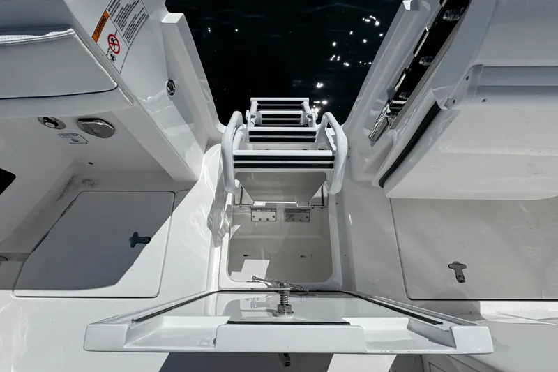 Slide: The Image of Intrepid 345 NOMAD SE 2025 - 25