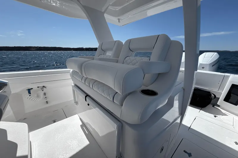 Slide: The Image of Intrepid 345 NOMAD SE 2025 - 31